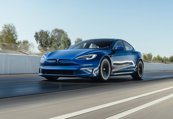 آزمایش رانندگی موتورترند با تسلا مدل S پلاد و ثبت شتاب ۱.۹۸ ثانیه!