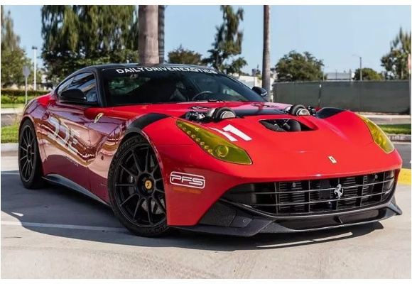 فراری F12 برلینتا با پیشرانه‌ی ۱۵۰۰ اسب بخاری معرفی شد