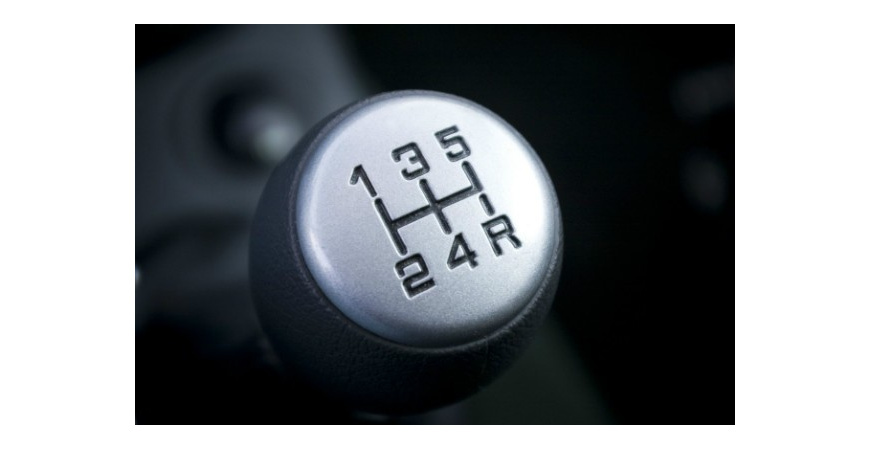 علت خلاص شدن دنده درحال حرکت