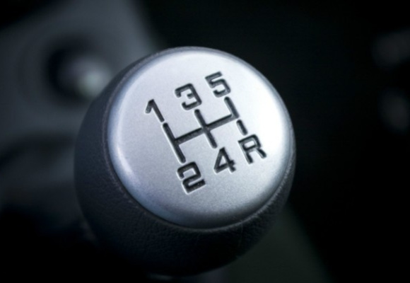 علت خلاص شدن دنده درحال حرکت