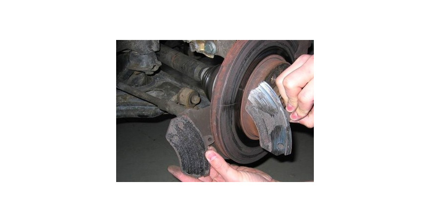  تشخیص تمام شدن لنت ترمز با ۴ نشانه رایج