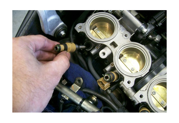 علائم خرابی انژکتور خودرو و نحوه ی شستشوی آن