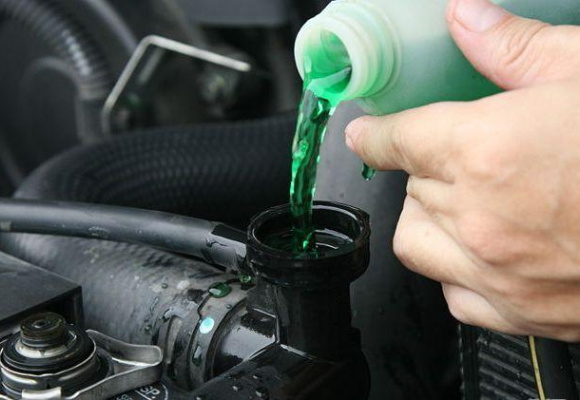 کنترول میزان  ضدیخ و آب رادیاتور